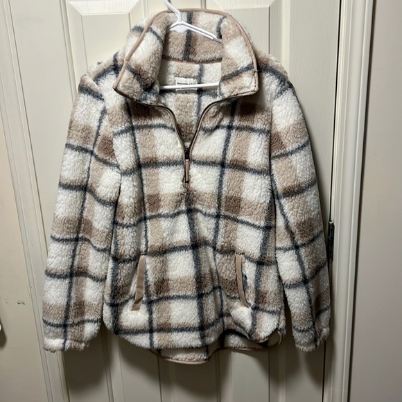 Abercrombie and Fitch - Picture 1 of 2